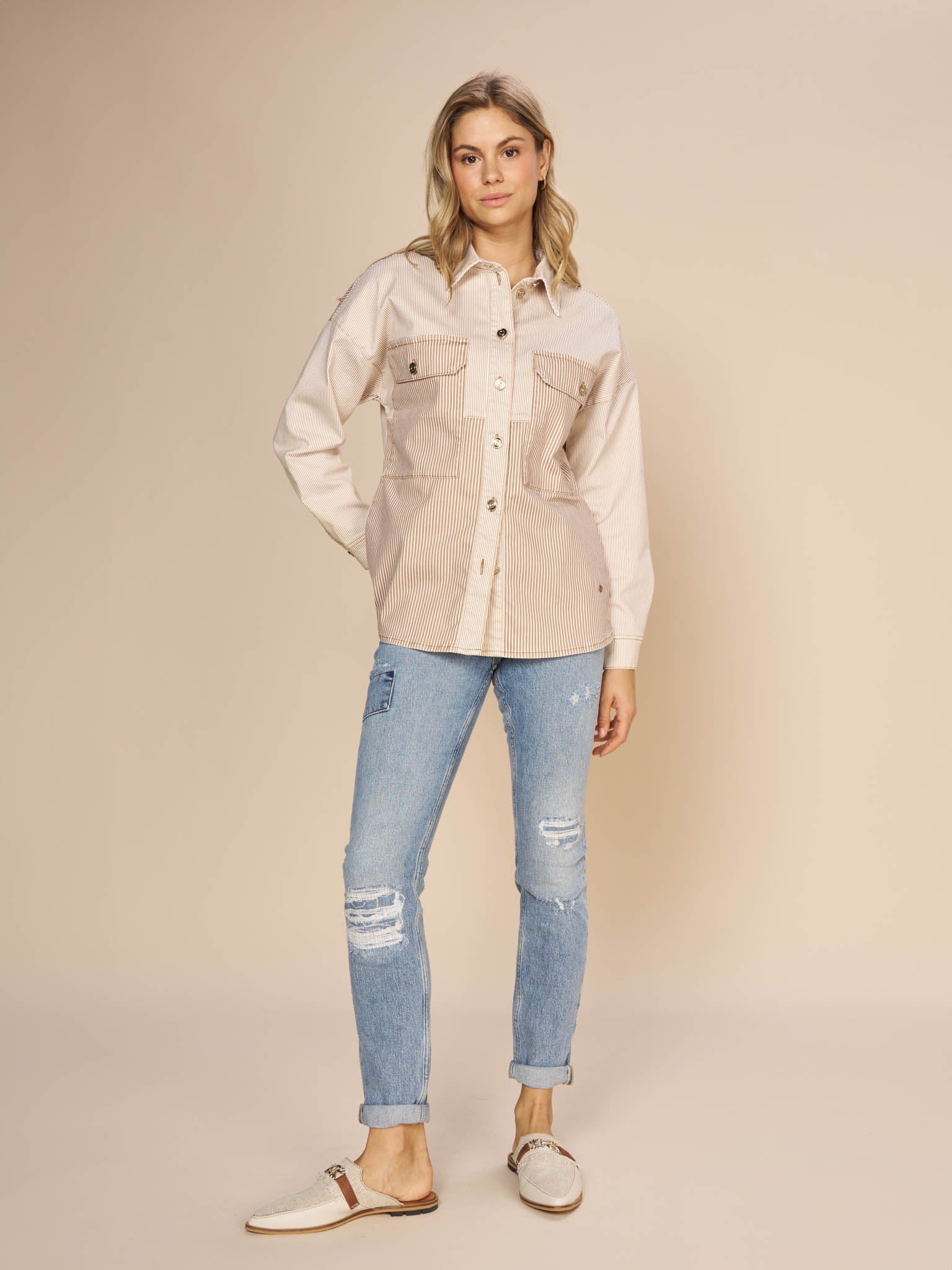 Modelshot / Ecru / Detail